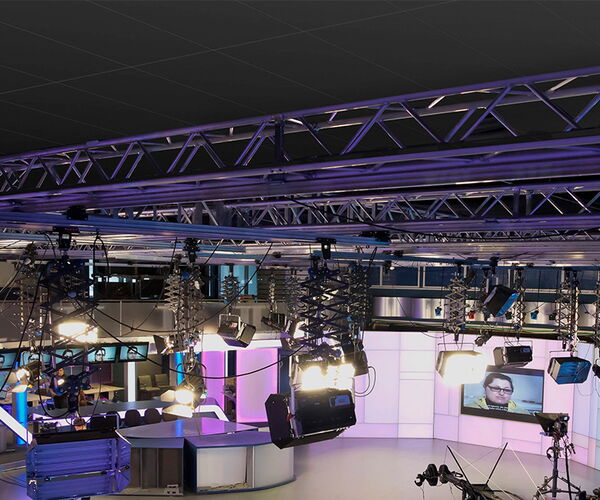 Broadcasting space with acoustic panels